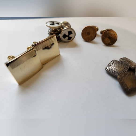4 sets of VINTAGE Cufflinks - Picture 4 of 5
